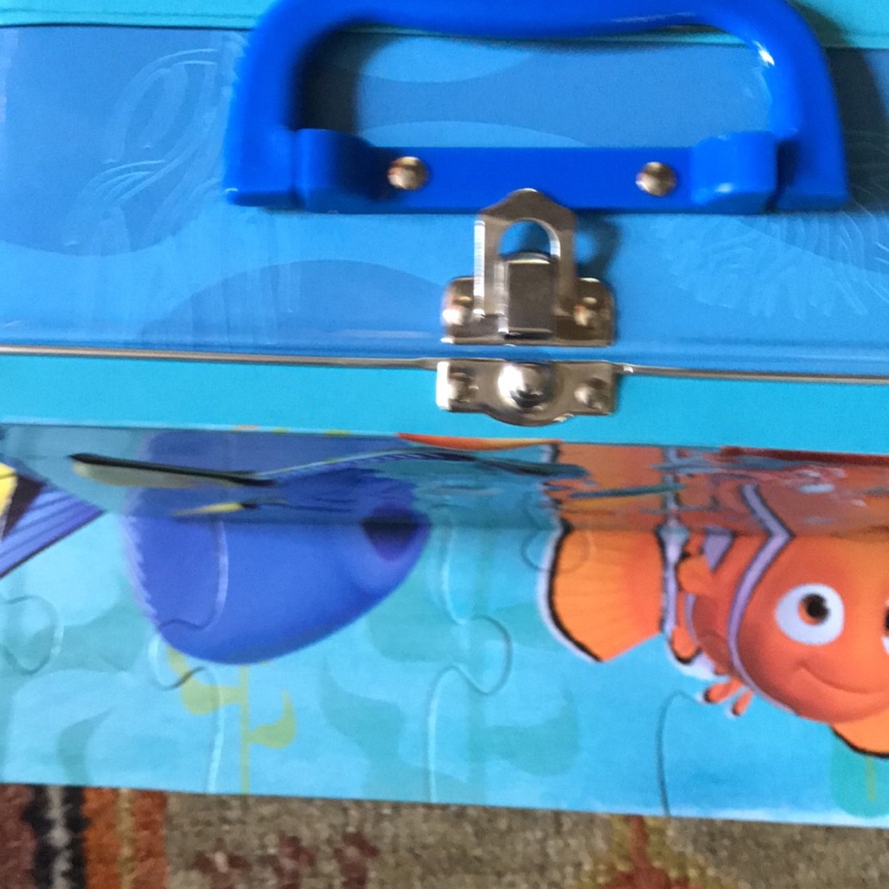 Dory lunchbox and 24 piece puzzle